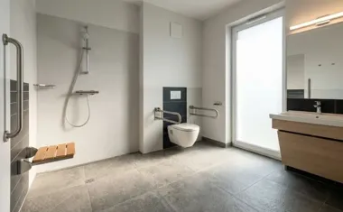Łazienka bez barier. Jak dostosować ją do potrzeb seniora